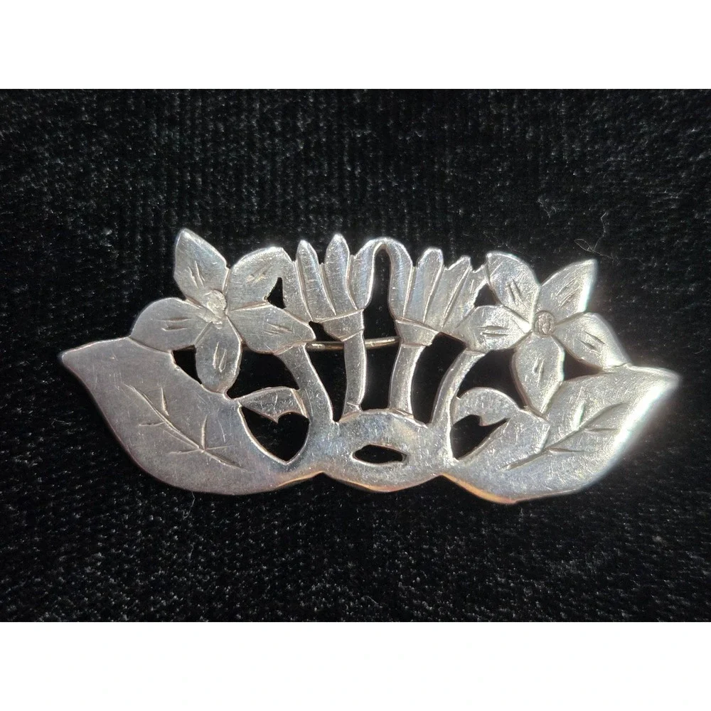 Vintage Sterling Silver Floral Brooch Pin Openwork Flower Leaf Design 925